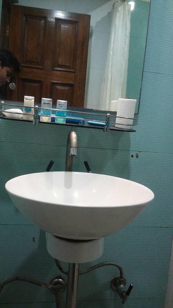 The Pearl Hotel Calcutta Extérieur photo