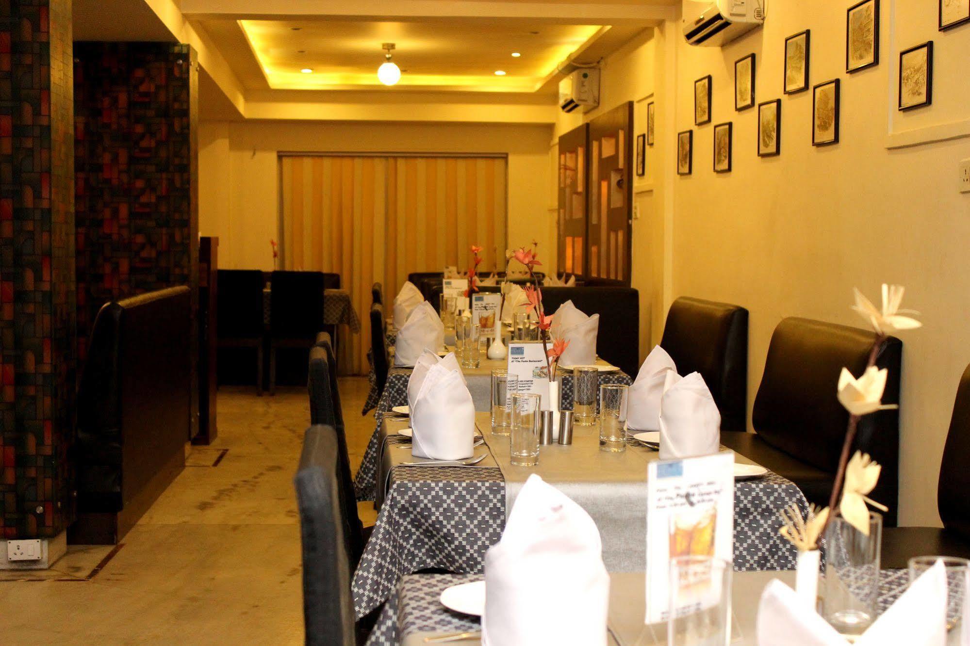 The Pearl Hotel Calcutta Extérieur photo