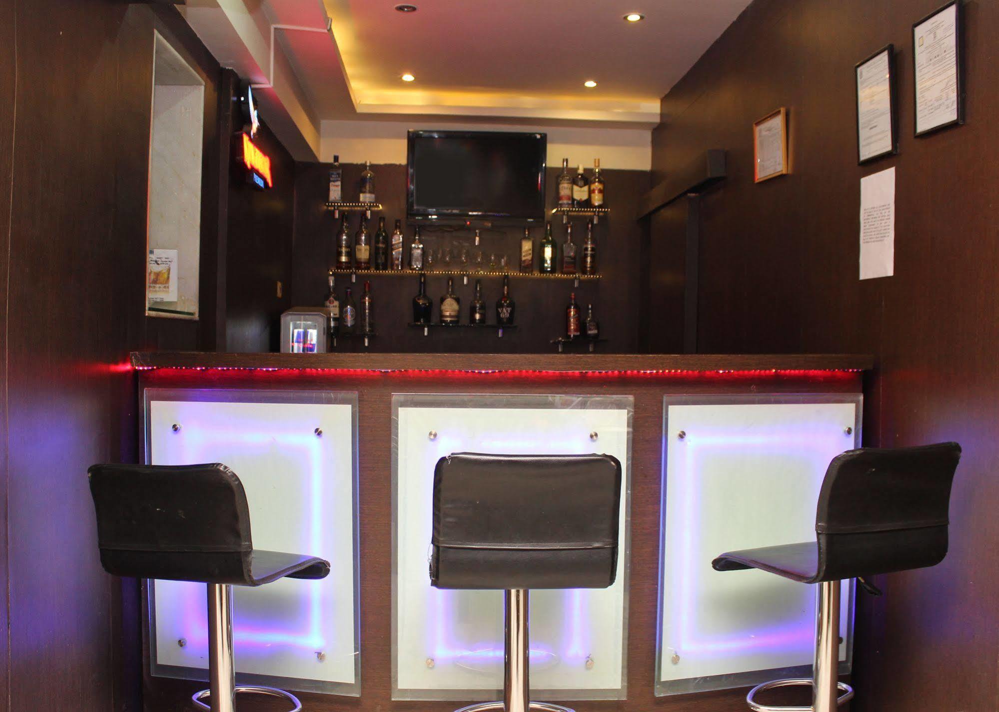 The Pearl Hotel Calcutta Extérieur photo