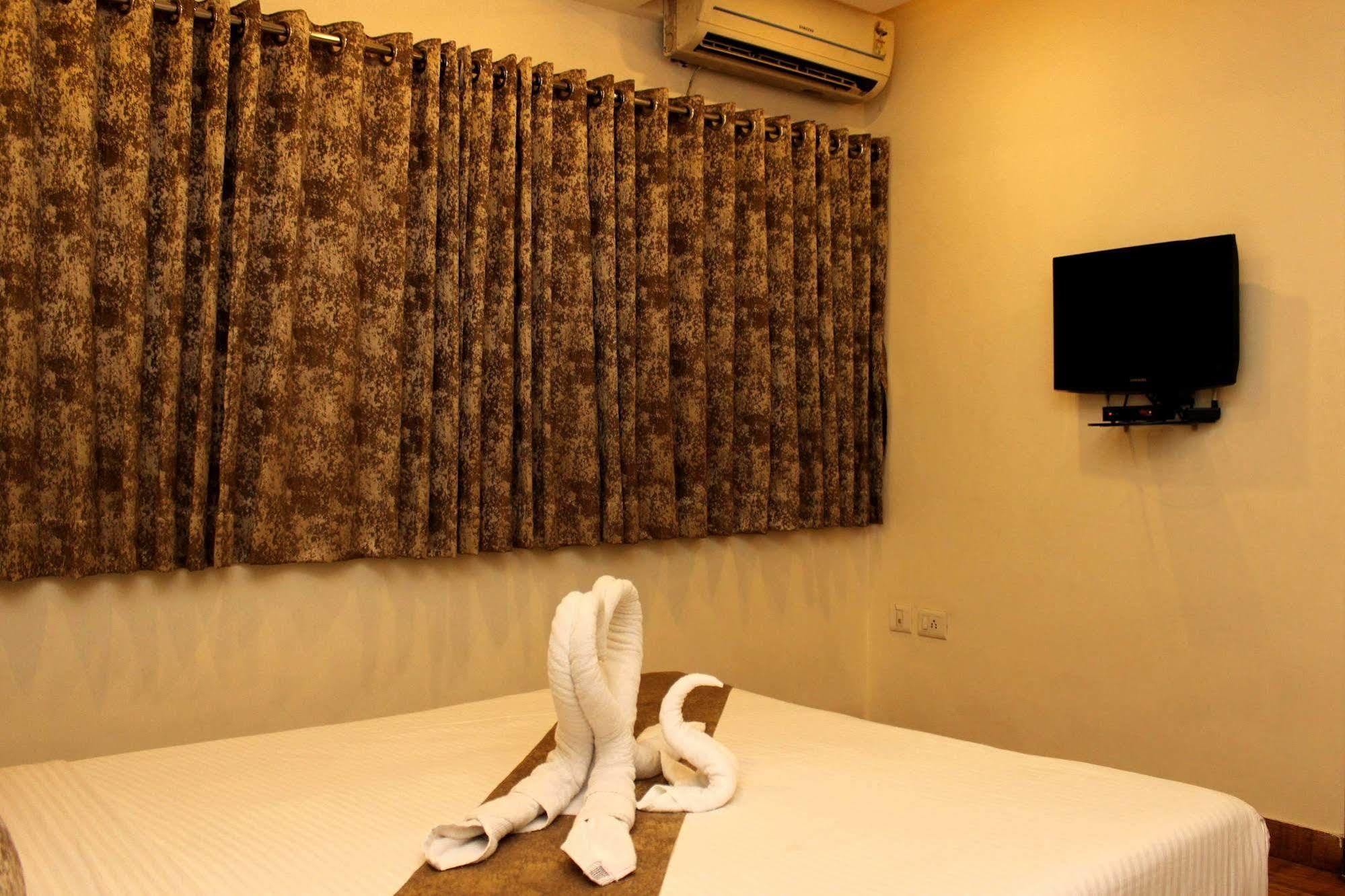 The Pearl Hotel Calcutta Extérieur photo