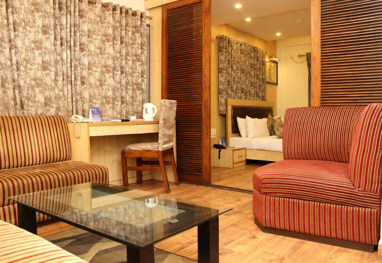 The Pearl Hotel Calcutta Extérieur photo