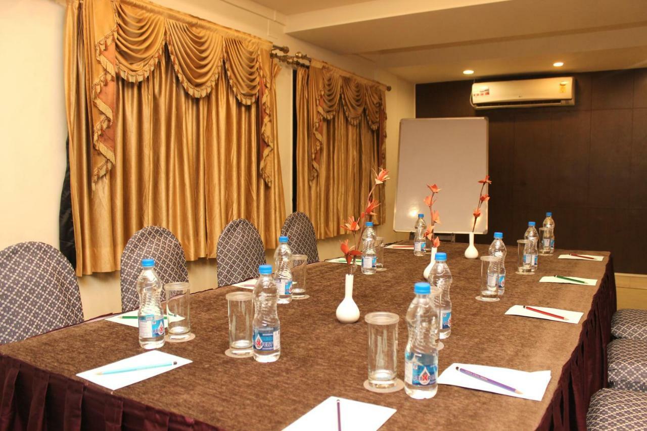 The Pearl Hotel Calcutta Extérieur photo