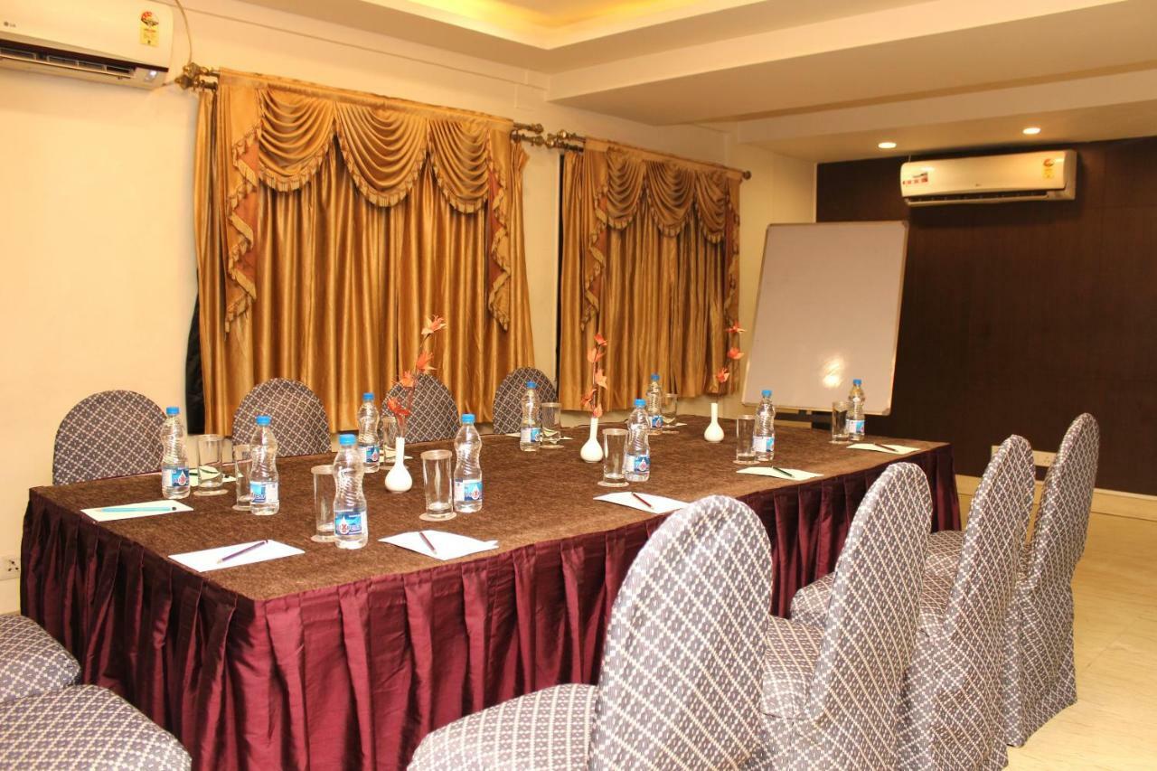 The Pearl Hotel Calcutta Extérieur photo
