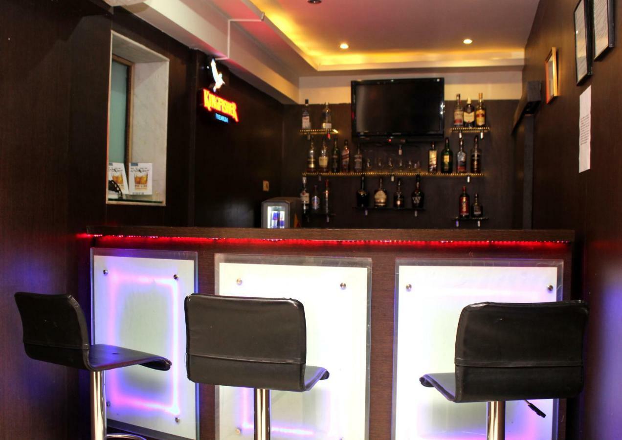 The Pearl Hotel Calcutta Extérieur photo