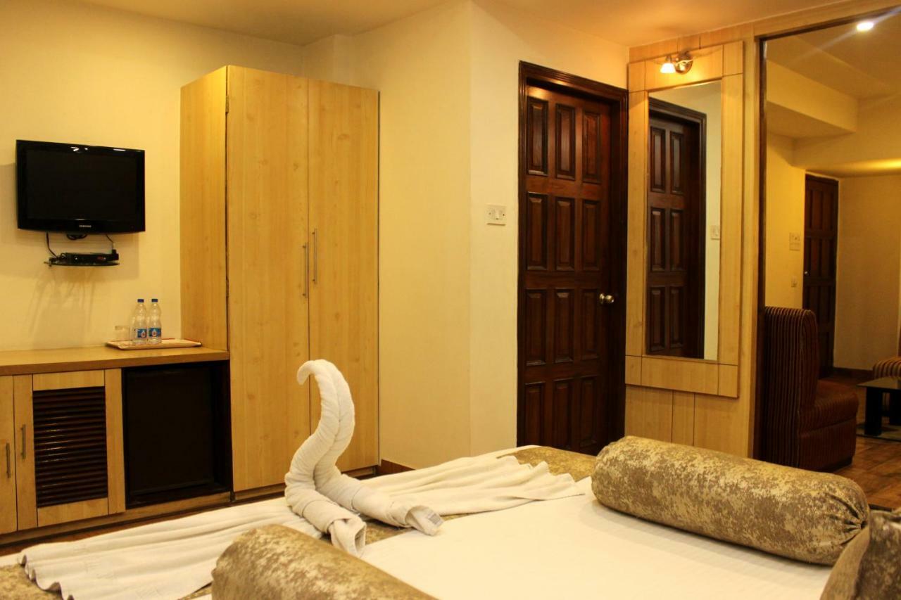 The Pearl Hotel Calcutta Extérieur photo