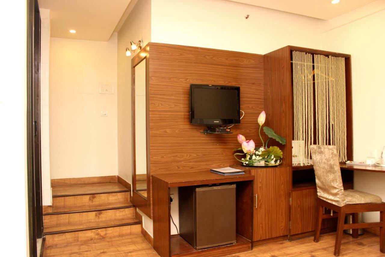 The Pearl Hotel Calcutta Extérieur photo